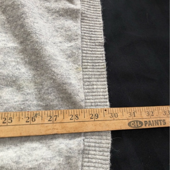 THE TESS Grey Sweater with Apple Design - Picture 13 of 16